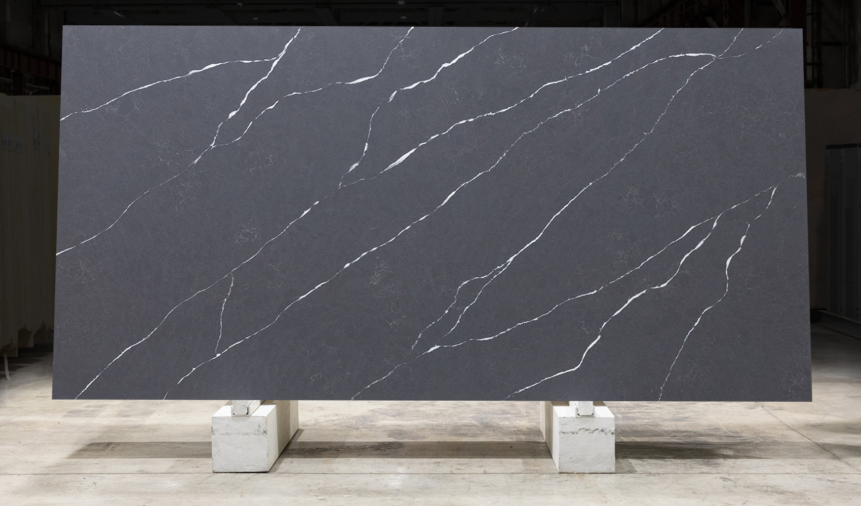 Слэб кварцевого камня Grey Marquina